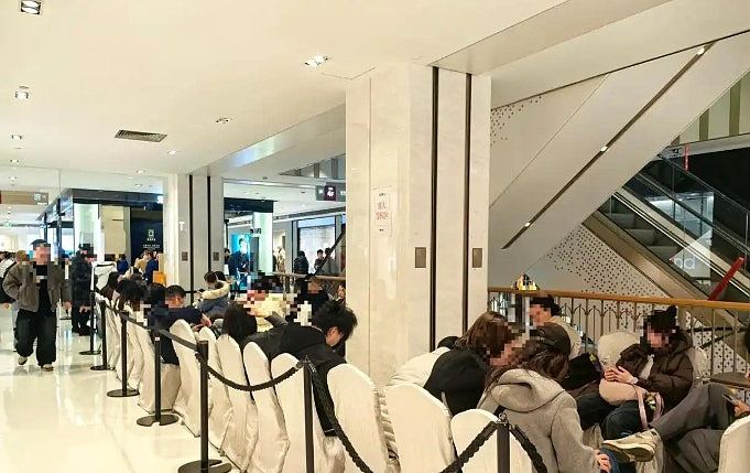 黄金白银价格暴涨！内地民众通宵排队抢购，金舖门前墟冚如春运（组图） - 6