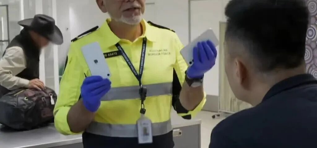 13名华人落地澳洲就被抓!诡异行为+集体上厕所…当场遣返(组图) - 3