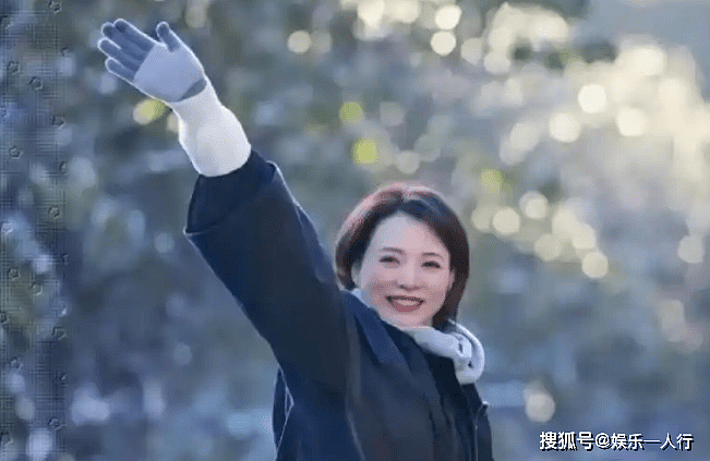董卿突然登上热搜！网友怒喊：总台，不要试探了（组图） - 6