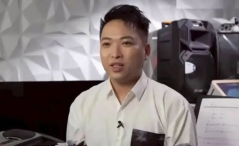令人发指!38岁歌手侵犯多名男学生,被判43个月(组图) - 1