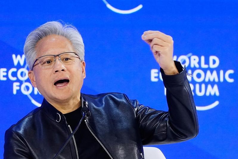 路透：黄仁勋访中之际，中国放行Nvidia首批H200晶片（图） - 1
