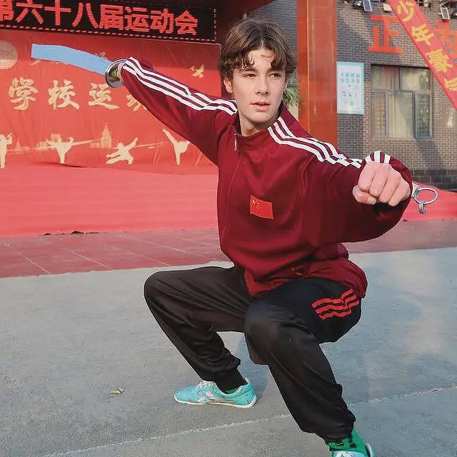 18岁保加利亚王子从少林寺结业,外媒关注,“释秒天”练刀吃素食(组图) - 3