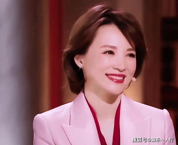 董卿突然登上热搜！网友怒喊：总台，不要试探了（组图） - 2