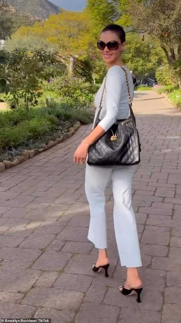 贝克汉姆一家甩大儿子儿媳首次露面!贝嫂强颜欢笑接下勋章,发言时完全忽略好大儿(组图) - 16