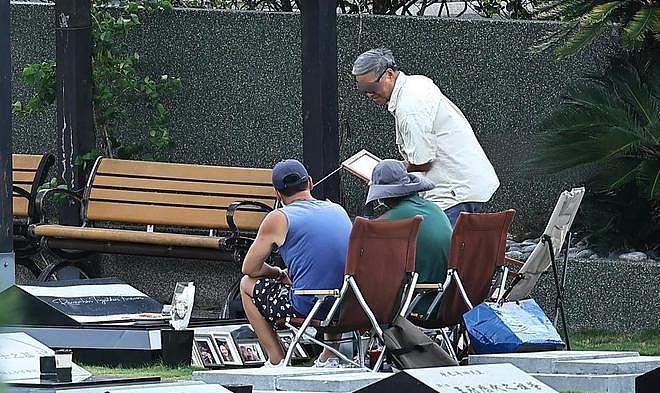 大S雕像正式完工，裹着黑帆布等忌日揭晓，现场曝光与高以翔为邻（组图） - 11