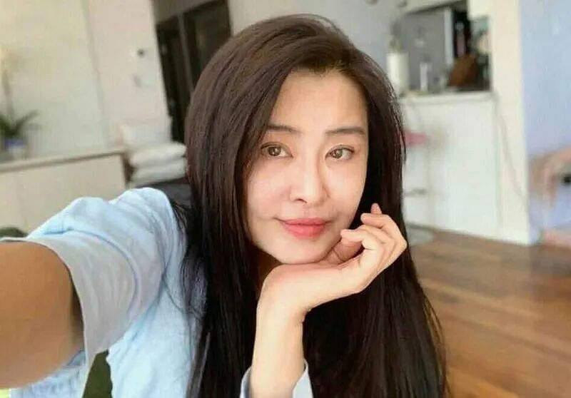 粉丝暴增50万!王祖贤要搞大事?疑似温哥华家内景曝光,女神的归宿是直播带货(组图) - 8