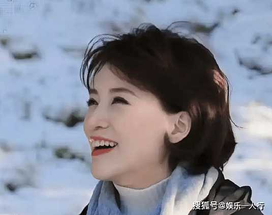 董卿突然登上热搜！网友怒喊：总台，不要试探了（组图） - 4