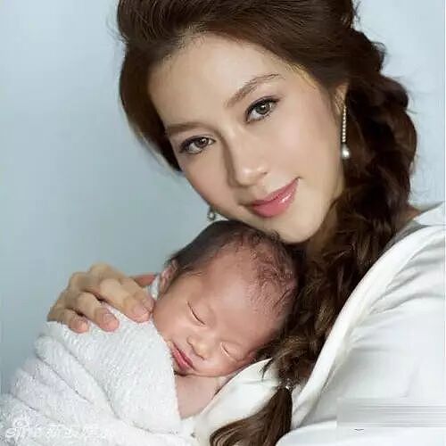马上生五胎?从小被当豪门媳妇培养,拼命生子只为巩固地位,今10亿家产靠儿子到手?(组图) - 29