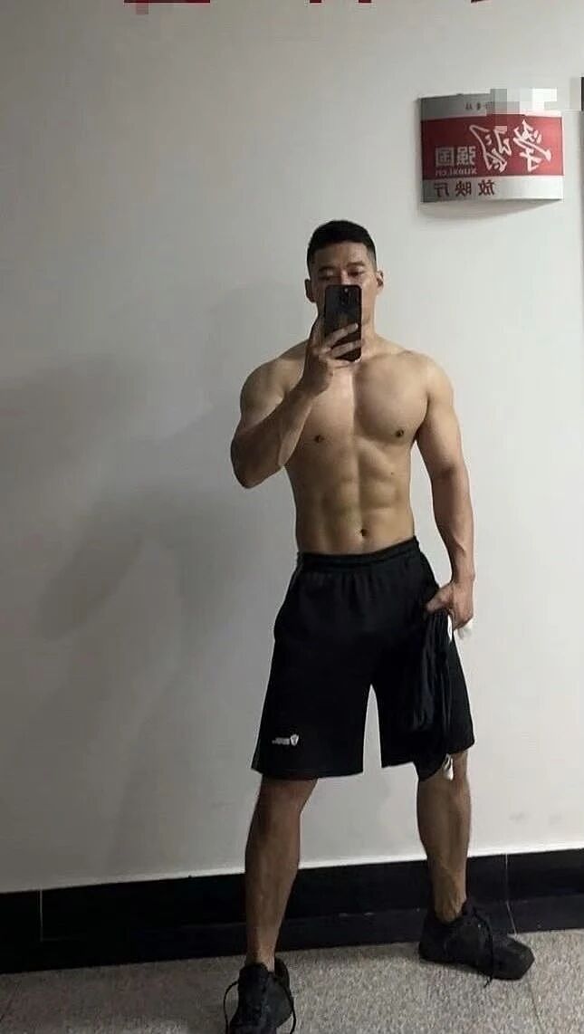 【帅哥】这八块腹肌的身材也太顶了,溢出来的肌肉荷尔蒙完全藏不住(组图) - 3