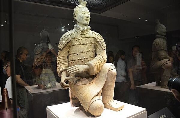 活人制成?秦兵马俑唯一“绿脸战士”成考古悬案,已禁止出国展览(图) - 1