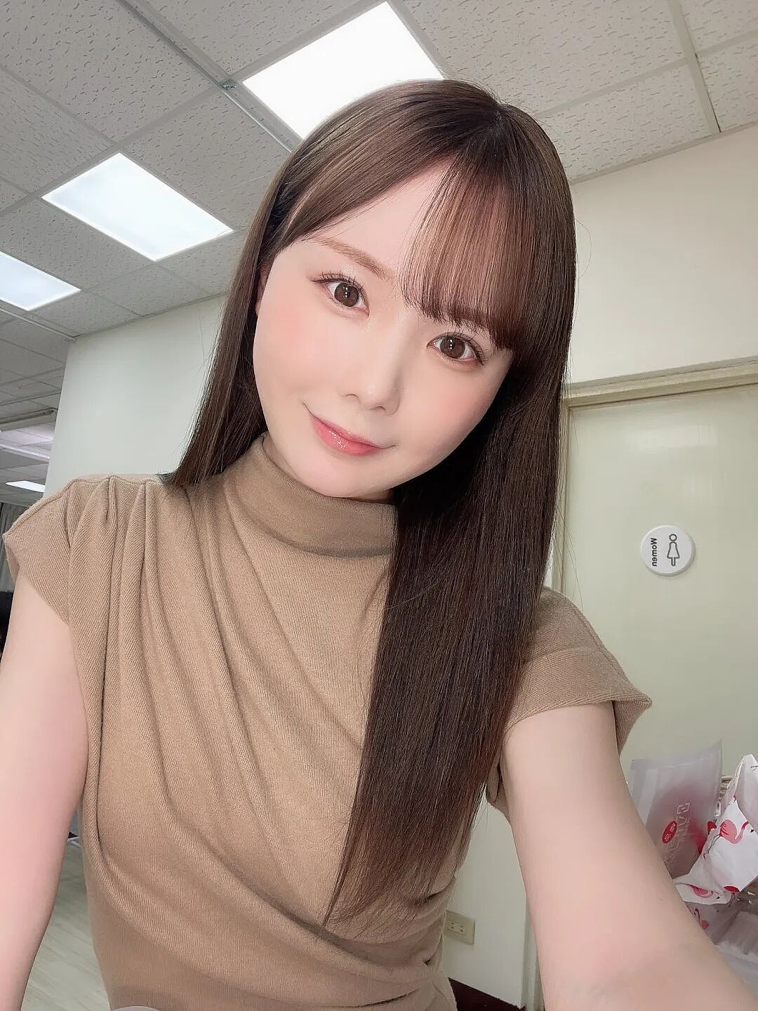 【美女】身材顶级，岛国最强“喷泉妹妹” 水娃Miru老师（组图） - 17
