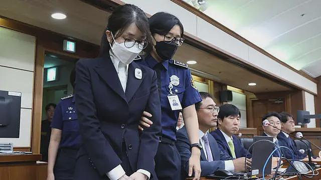统一教与名牌包：丑闻不断的韩国前第一夫人金建希（组图） - 1