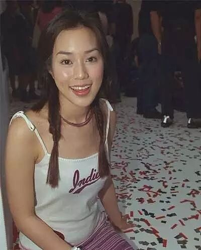 马上生五胎?从小被当豪门媳妇培养,拼命生子只为巩固地位,今10亿家产靠儿子到手?(组图) - 9