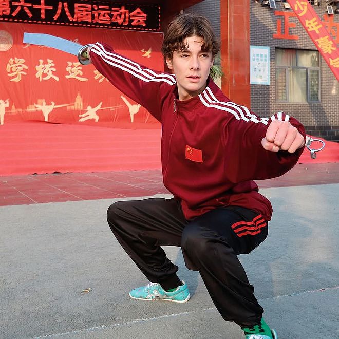 18岁保加利亚王子从少林寺结业，外媒关注，“释秒天”练刀吃素食（组图） - 3