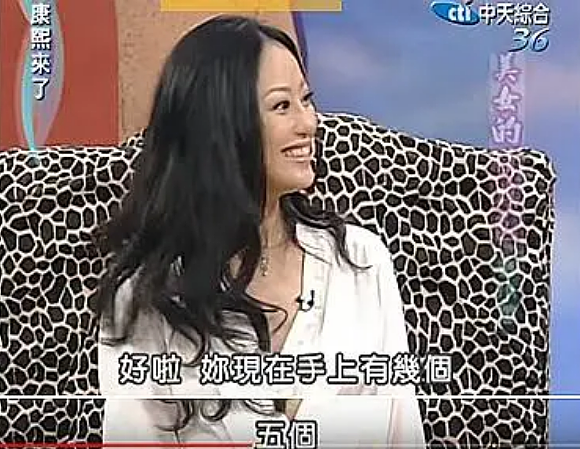 香江第一“妖女”!一人泡5男,全果出演大尺度片,她真的很顽强…(组图) - 5