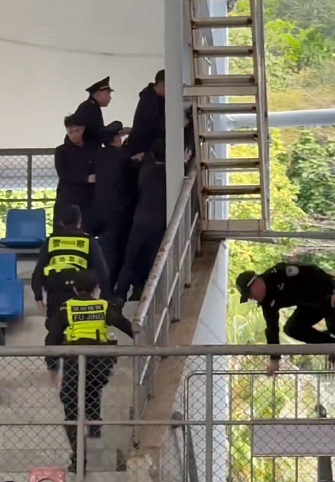 深圳水贝珠宝商疑“爆煲”致受害人全家损失逾500万!传有受害人情绪激动企图跳楼视频曝(视频/组图) - 4