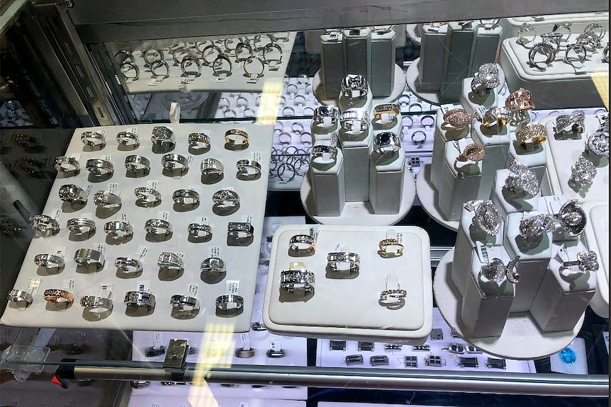 ICE执法乌龙：美国史上最大珠宝劫案疑犯未经审判即被驱逐出境（图） - 1