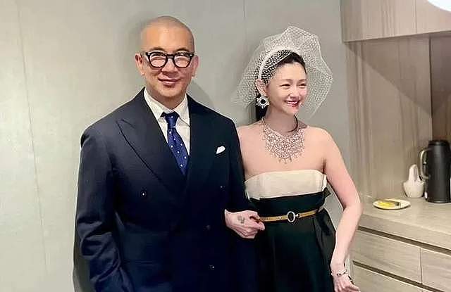 大S纪念雕像已落成！9层台阶藏爱意，具俊晔租住地点遥望大S墓园（组图） - 1