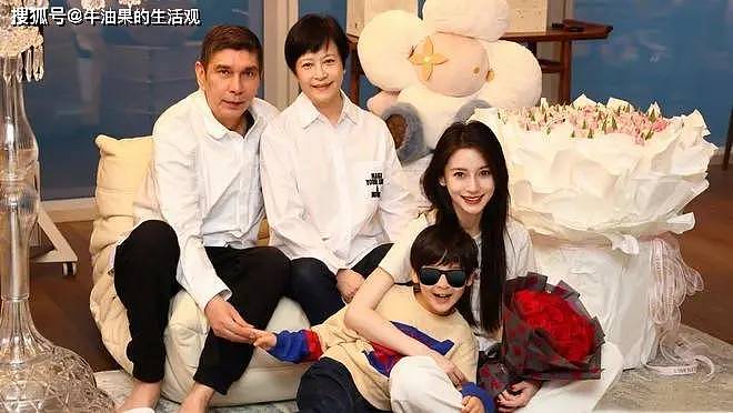 黄晓明杨颖带儿子游迪士尼，网友喊话希望他们复婚（组图） - 5