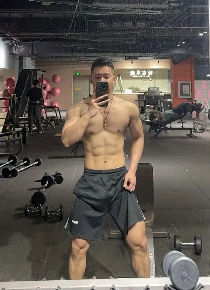 【帅哥】这八块腹肌的身材也太顶了,溢出来的肌肉荷尔蒙完全藏不住(组图) - 1