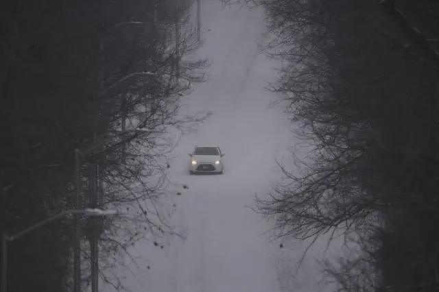 28岁女教师凌晨在风暴中失踪，两天后遗体在树林积雪中找到（组图） - 3