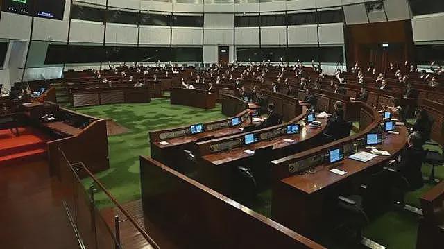 宏福苑大火两个月：重觅家园路在何方？灾后重建难题待解（组图） - 3