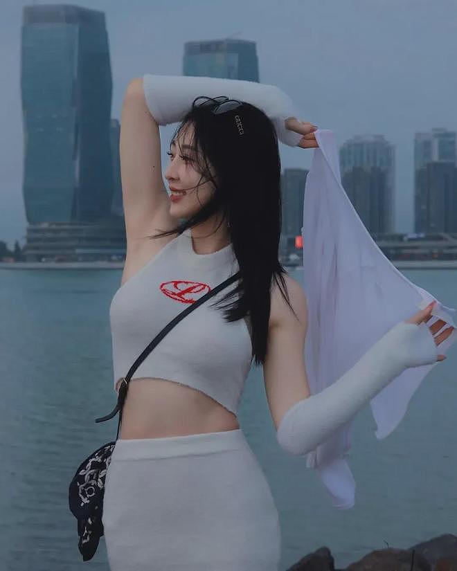 【美女】女子击剑运动员冠军长相靓丽,腰身纤细,丰满身材太完美(组图) - 3