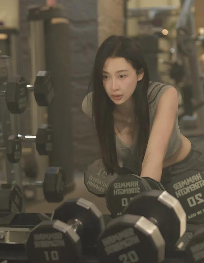 【美女】女子击剑运动员冠军长相靓丽,腰身纤细,丰满身材太完美(组图) - 25