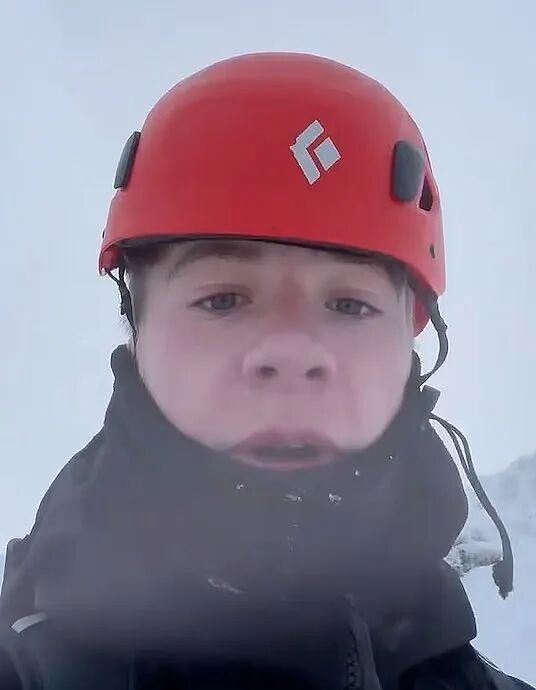 俩少年和五个大人雪山相遇,没想到大人才是菜鸡!小孩哥救完他们,顺手又救三波...(组图) - 11
