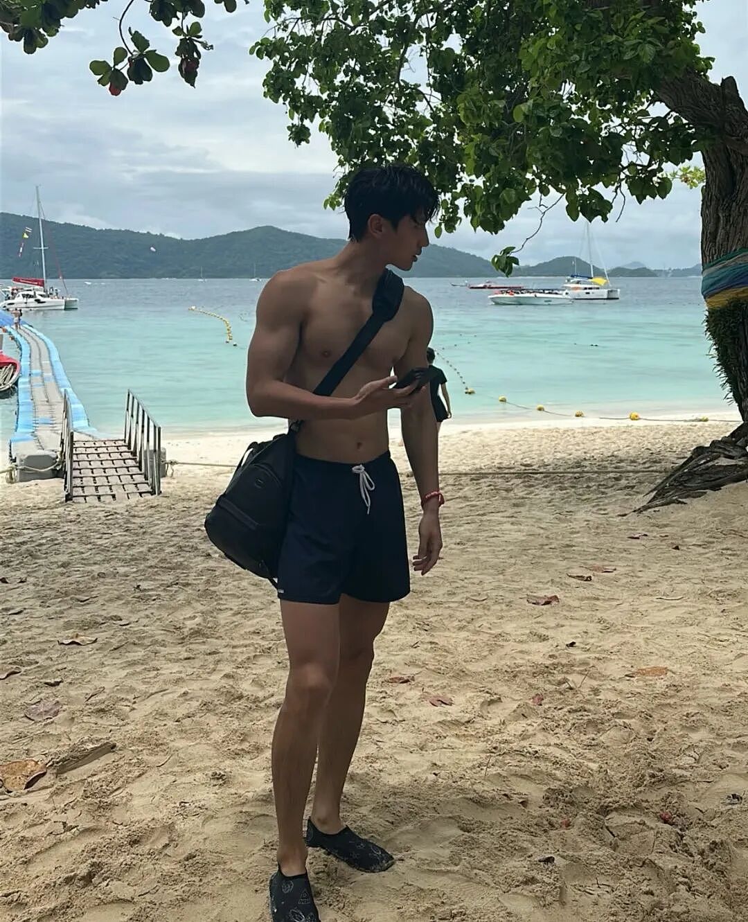 【帅哥】187cm健身硬汉型男，黑皮大长腿发育的太好了...（组图） - 10