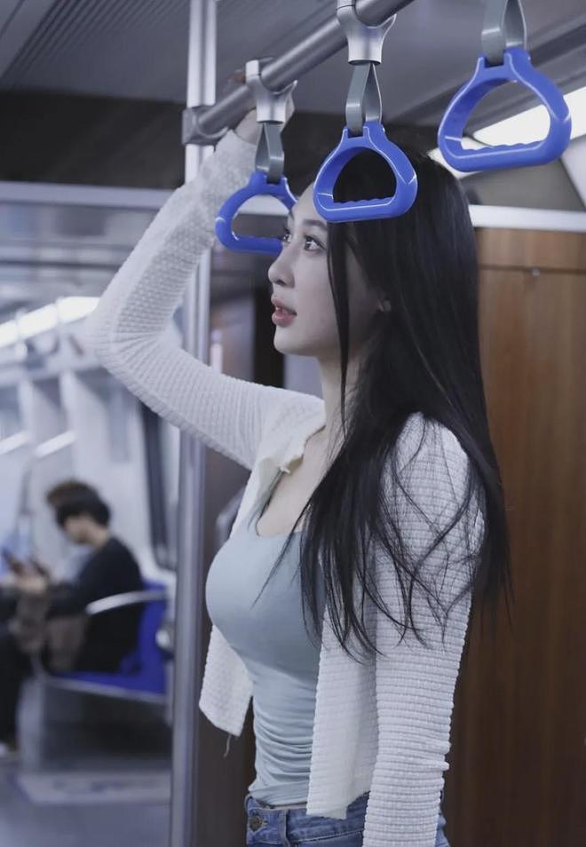 【美女】女子击剑运动员冠军长相靓丽,腰身纤细,丰满身材太完美(组图) - 28