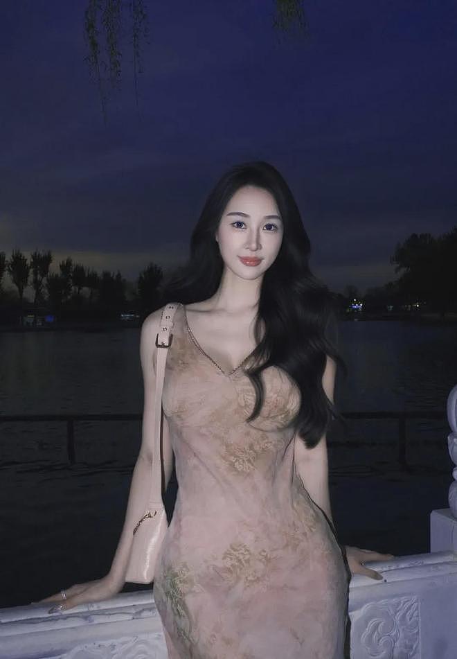 【美女】女子击剑运动员冠军长相靓丽,腰身纤细,丰满身材太完美(组图) - 26