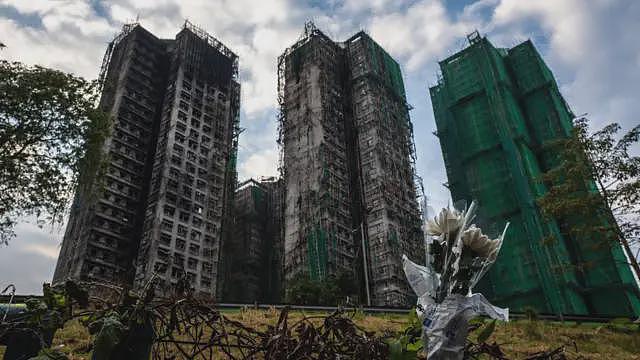 宏福苑大火两个月：重觅家园路在何方？灾后重建难题待解（组图） - 4