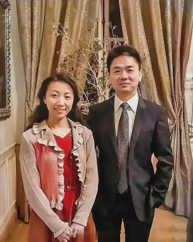 “睡下属”，深扒刘强东的多个女人和六个孩子，章泽天地位如何？（组图） - 23