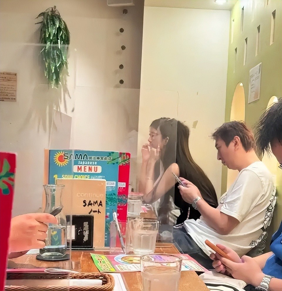 王思聪百万买下海胆之王,堪比一口一套房,老王家资产远超想象(组图) - 6