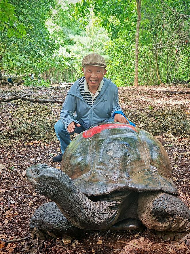 82岁湖北大爷背包独行10年闯世界：解锁四大洲踏遍10余国，一个月花掉近一年退休金，下一站准备征服美洲（组图） - 11
