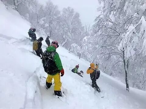 6名中国游客在日本滑野雪误入“死亡谷”，零下18度靠发小红书救命，折腾20小时终于…（组图） - 3