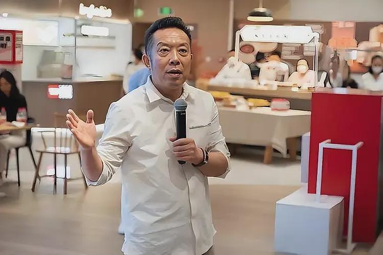 获“救命钱”后,贾国龙摊牌:累计亏损将超6亿!他终于认清自己(组图) - 15