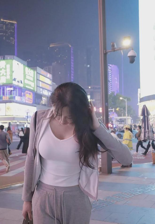 【美女】女子击剑运动员冠军长相靓丽,腰身纤细,丰满身材太完美(组图) - 30