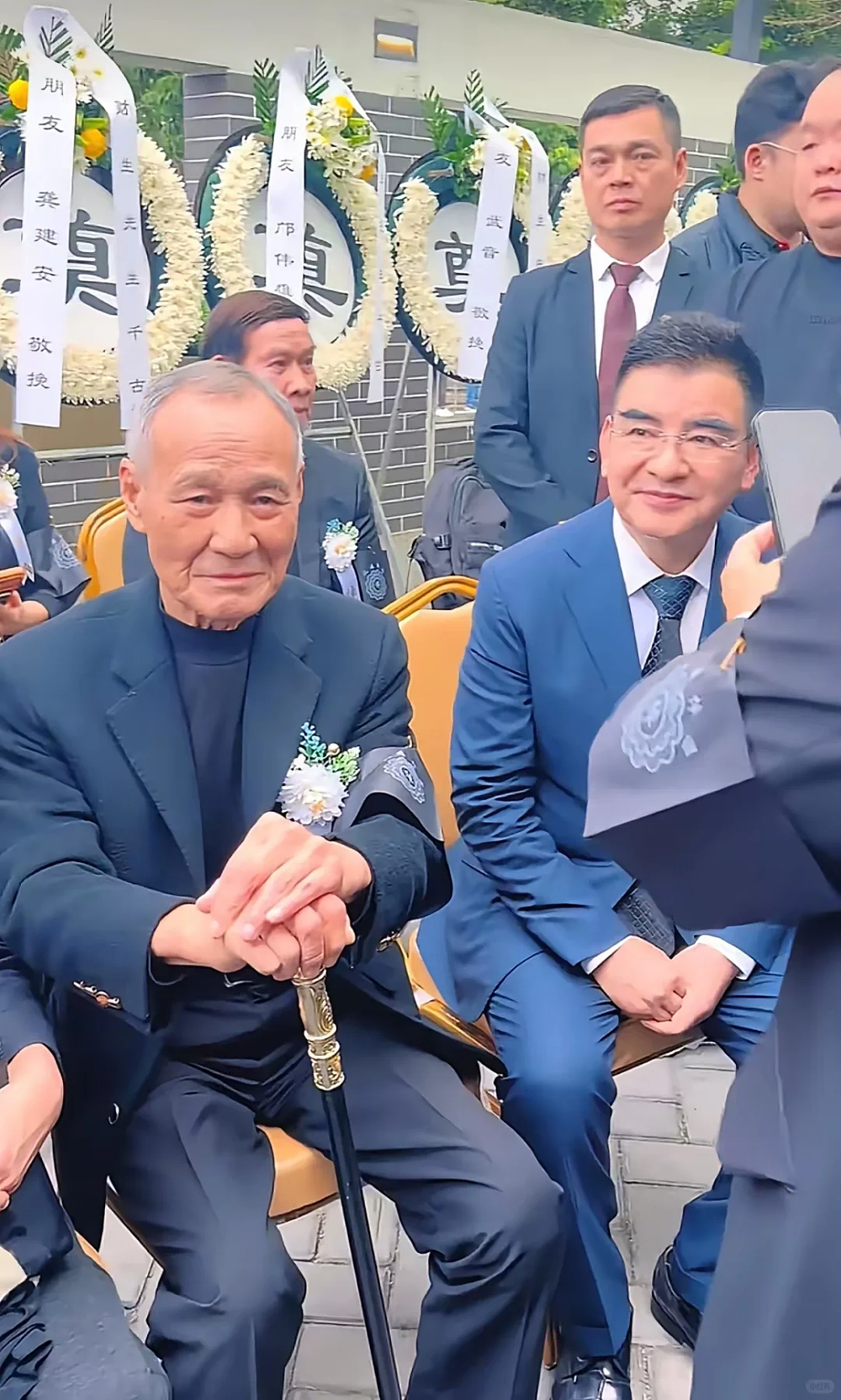 梁小龙深圳追悼会，陈光标爆料好友真正死因：他是被人折腾走的（组图） - 5
