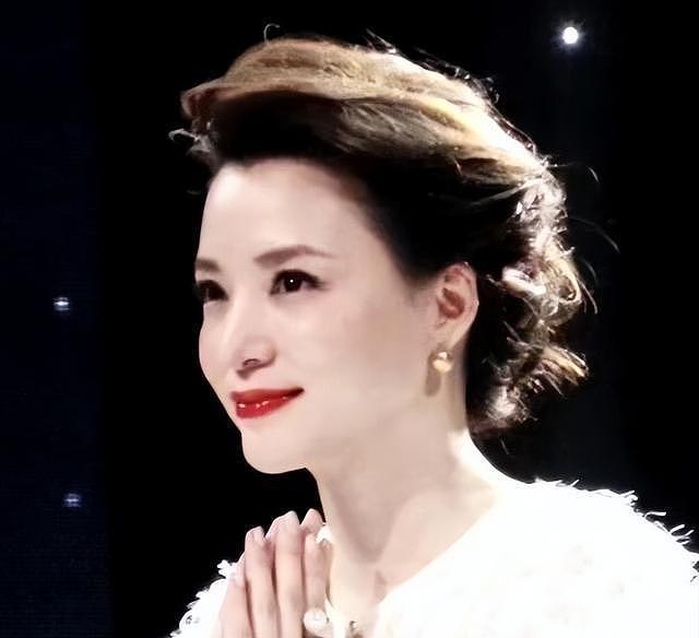 央视春晚第二次联排明星曝光后，网友坐不住了，喊话董卿上热搜（组图） - 8