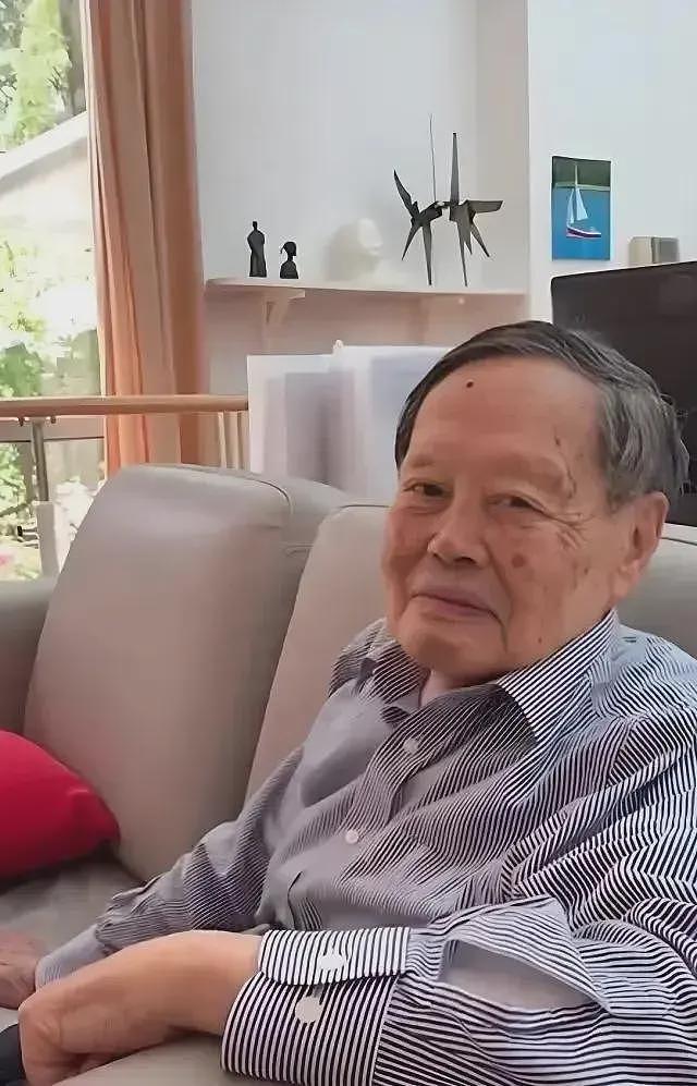 牢A为啥会突然爆红？因为他说了后半段真相！杨振宁那段话太可怕（组图） - 3