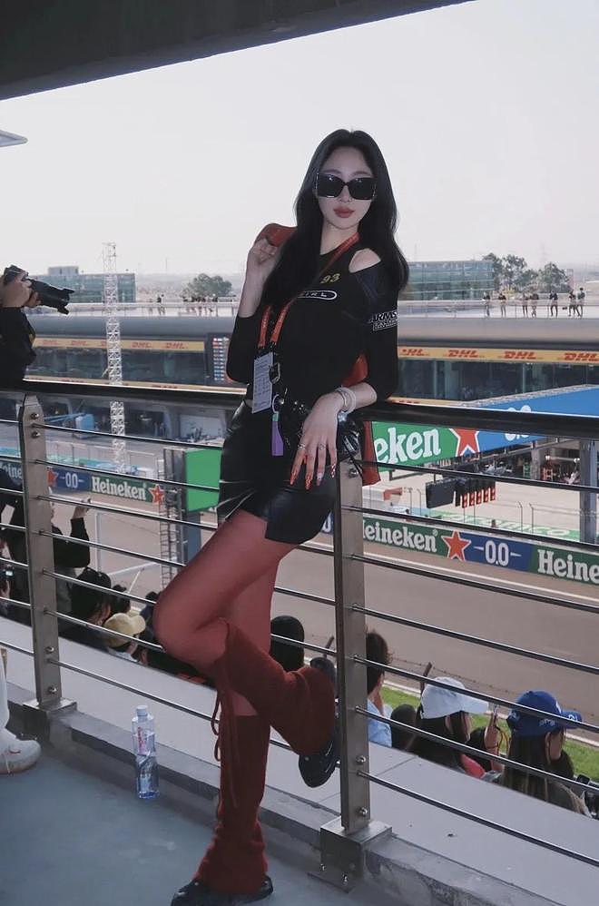 【美女】女子击剑运动员冠军长相靓丽,腰身纤细,丰满身材太完美(组图) - 22