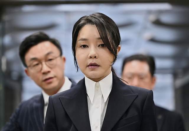 韩国前第一夫人金建希获刑20个月,追缴6万元,被捕后多次昏厥(组图) - 2