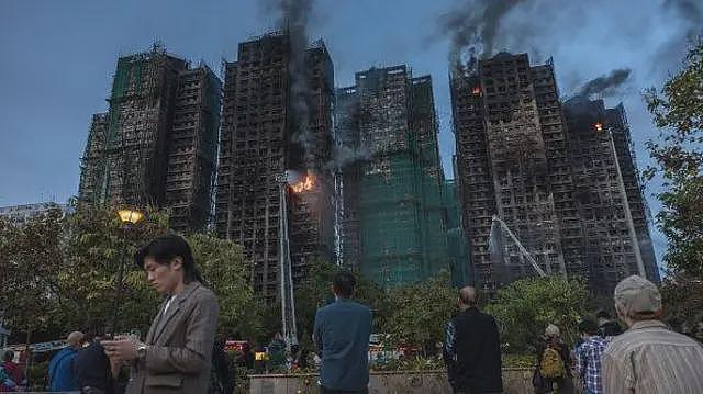 宏福苑大火两个月：重觅家园路在何方？灾后重建难题待解（组图） - 1