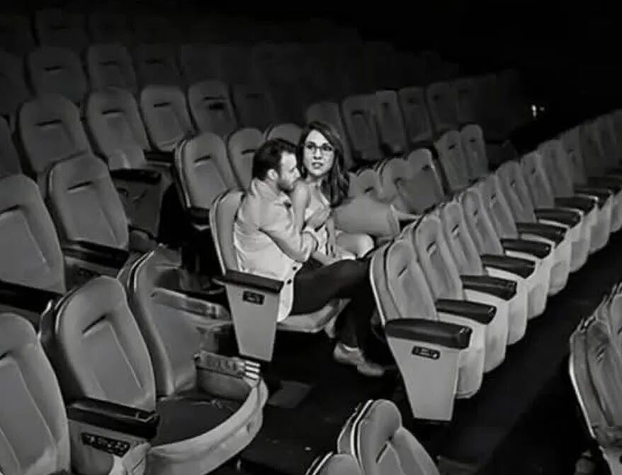 《梅拉尼娅》纪录片首映夜,特朗普说“票卖爆了”,现实却在疯狂打脸...(视频/组图) - 6