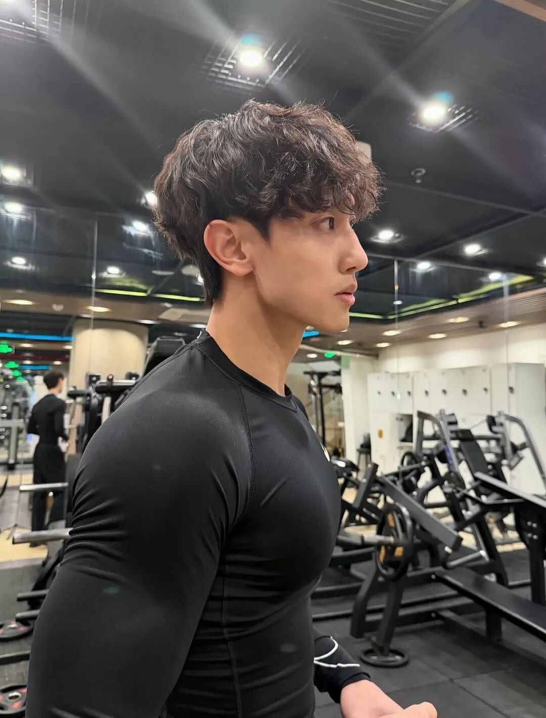 【帅哥】187cm健身硬汉型男，黑皮大长腿发育的太好了...（组图） - 2
