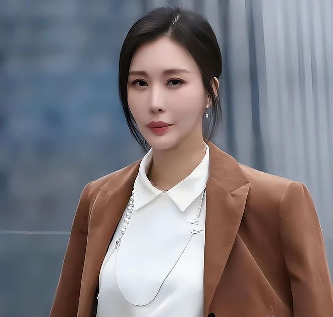 王石田朴珺婚变风波升级，女方整容前旧照被扒，曾为王石跪式服务（组图） - 7