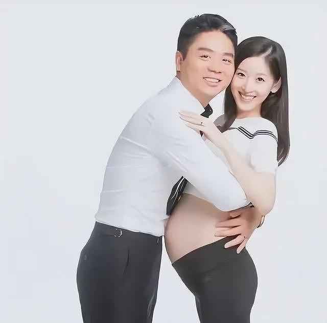 “睡下属”，深扒刘强东的多个女人和六个孩子，章泽天地位如何？（组图） - 34