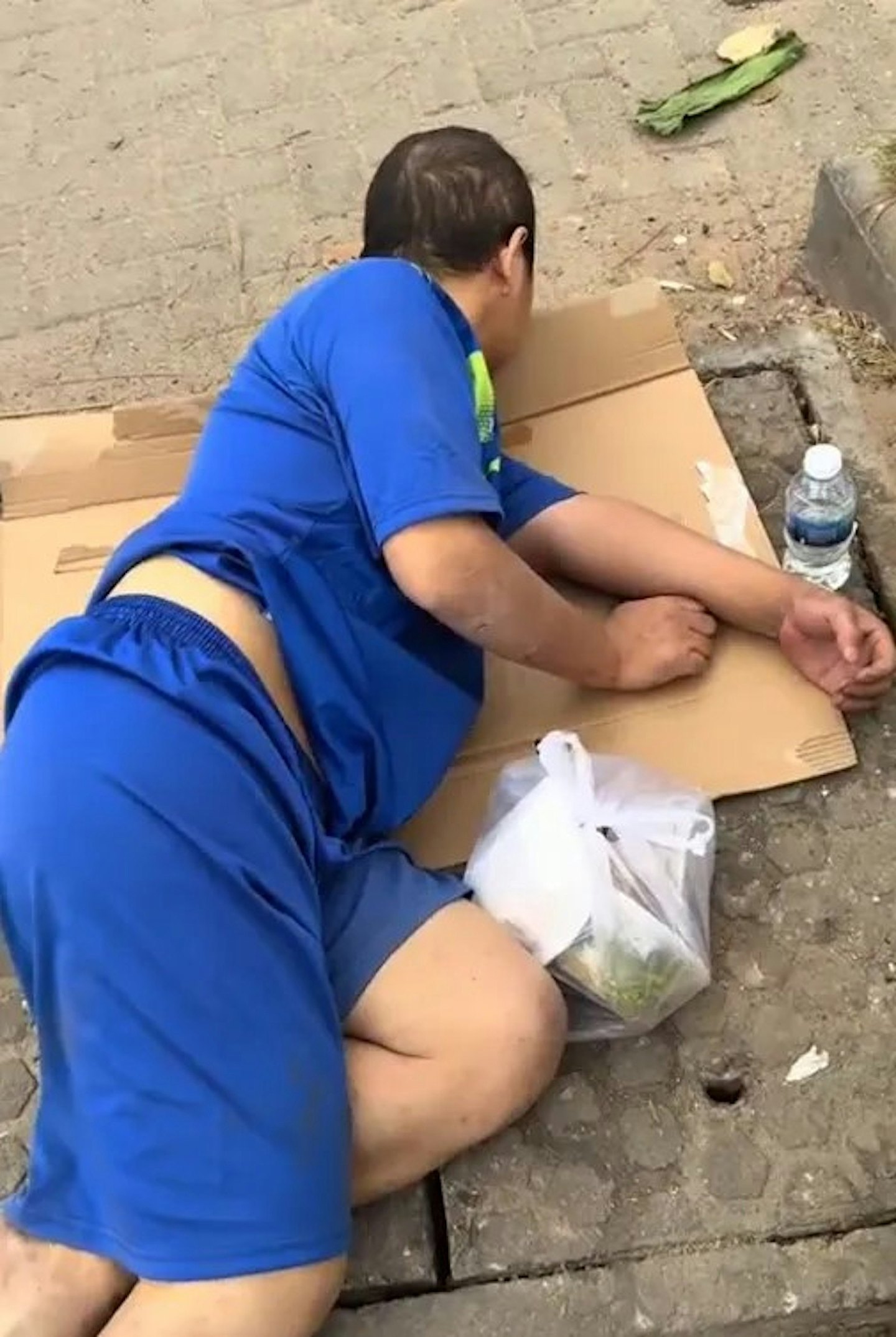 福建男带伤流浪柬埔寨街头，当地华人直播助找家人（视频/组图） - 6